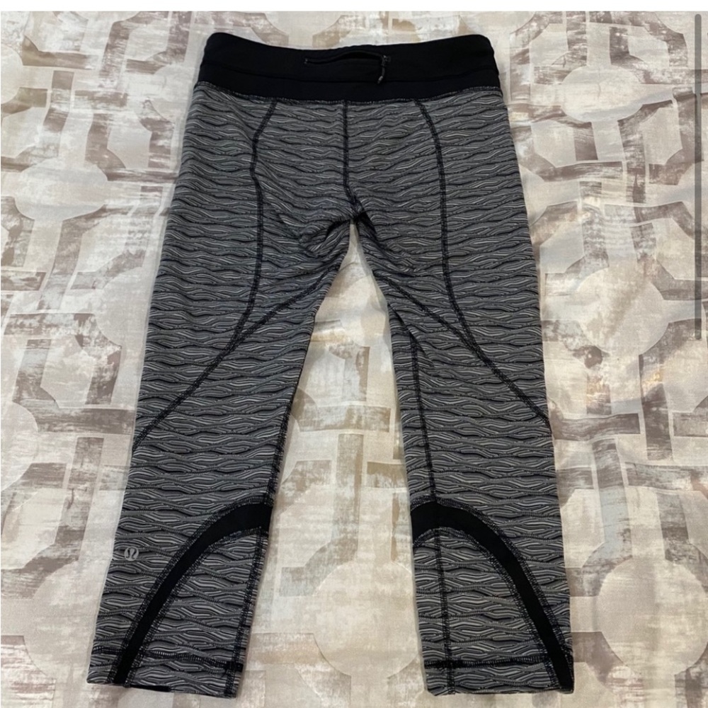 Lululemon Crop pants 4 - Picture 1 of 4